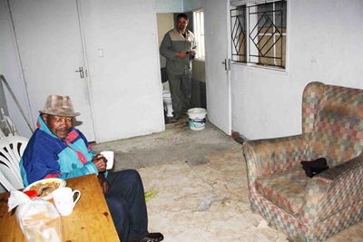 Much-needed help for 'Oupa Besem'